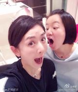 组图：谢娜紧搂小S 张杰萧敬腾打游戏