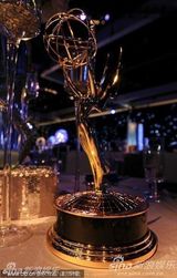 组图：艾美一切就绪 主持人吉米-法隆亮相揭红毯