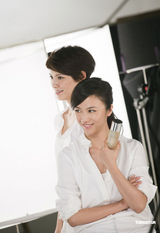 组图：影后汤唯李心洁首合作 飙演技互赞对方