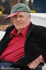 高清组图：戛纳终身成就奖得主贝托鲁奇坐轮椅亮相