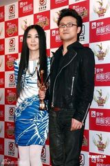 幻灯图：音乐风云榜十年盛典 星级艺人盛装出席