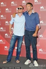 组图：《危险方法》记者会 奈特莉花裙黑超抢眼