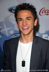 幻灯图：第九季《美偶》12强见面会 女星哈蕾助阵