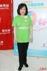 组图：苗侨伟望新剧大热 自曝与周丽淇有吻戏