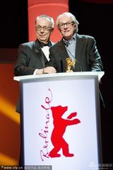 组图：肯-洛奇获终身成就奖捧柏林金熊