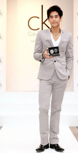 高清图：彭于晏化身ck情人 时尚型男展现偶像魅力