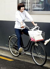 高清组图：宋慧乔代言仔裤大玩变发 俏丽娇媚模样