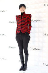 组图：马艳丽爱戴捧场时装秀 偶遇球星中田英寿