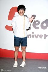 幻灯组图：歌手卢广仲准备考试 如未考取将面临当兵 