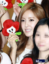 组图：韩团T-ara等携手出席公益活动