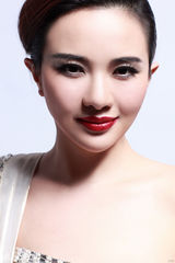 组图：女星孟茜性感写真曝光 澄清百万“饭局门”