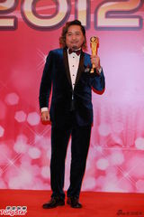 组图：古明华凭《巴不得妈妈》获得最佳男配角