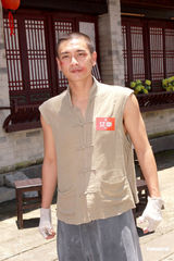 幻灯：刘璇首拍TVB剧众星拱月 不熟粤语助手翻译 