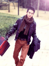 组图：张晓龙时尚大片展绅士成熟气质