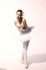 高清组图：王慕骅华丽蜕变 芭蕾美人性感撩人