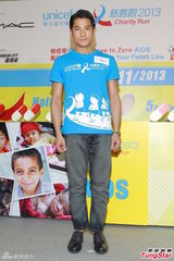 组图：郭富城演床戏尴尬 被问绯闻女友闪人