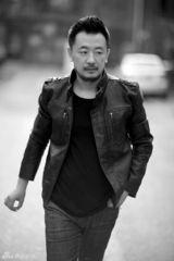 组图：黄海波写真化身英伦绅士 彰显硬朗男人魅力