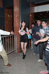 组图：嫩模赵咏瑶宣传写真 否认唱衰组合FFx