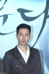 高清组图：宋慧乔透视装宣传新剧 赵仁成帅气