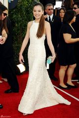 高清图：海莉-斯坦菲尔德少女初长成 纯白长裙出镜