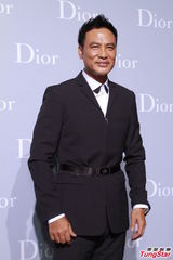 组图：钟楚红张曼玉同台亮相 全智贤露香肩