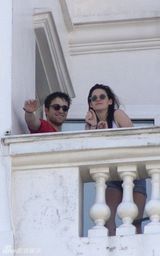 高清图：《破晓》巴西热拍 暮光情侣人群中拥吻