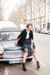 组图：陈燃巴黎街拍 齐耳短发清爽利落