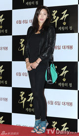 组图：朴诗妍池城等捧场韩片《后宫》试映