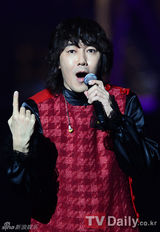 组图：韩国歌手金长勋开个唱暂别韩国粉丝