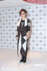 组图：周笔畅出席时尚活动 忙工作无暇照应店铺