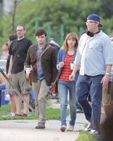 组图：丹尼尔新片场照曝光 “哈利波特”抽烟耍帅