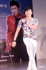 组图：LOLLIPOP F三缺一现身担任热舞助教