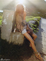 组图：吉赛尔-邦辰穿透视白裙登《Vogue》封面