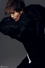 组图：许绍洋型男写真曝光 黑白光影扣人心弦