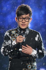 组图：“中国好声音”世界巡演 南京雨中华丽起航