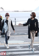 组图：4minute小分队2YOON赴泰时尚亮相机场