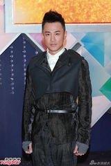 组图：TVB台庆红毯闪耀 米雪梳冲天髻杨怡珠光宝气