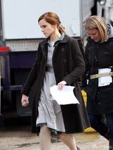 组图：艾玛-沃特森新片开拍 片场庆祝24岁生日