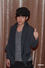 组图：《恋夏恋夏恋恋下》杀青 方力申拍吻戏紧张 