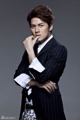 组图：吴克羣封面大片曝光 变身英伦爵士