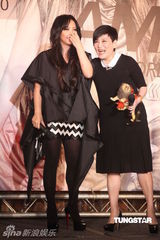 组图：张惠妹为巡演造势 时尚黑装亮相派头十足