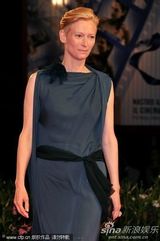 《黑色维纳斯》首映   奥斯卡女配角蒂尔达优雅捧场