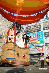 幻灯：F.I.R搭热气球 主唱满意男友阿沁身材