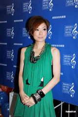 幻灯：郑秀文出席音乐中心开幕礼 老板为其首位助手