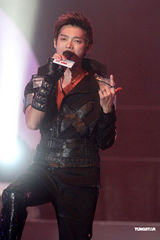 高清组图：黄晓明香港性感开秀 无惧广东话不标准被