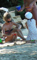 幻灯图：裘德-洛与西耶娜-米勒复合 海滨度假晒甜蜜