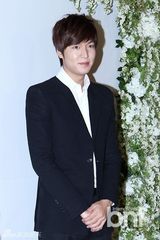 组图：韩星韩载锡大婚 张东健李敏镐等捧场