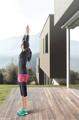 高清组图：李妍熙拍户外写真 尽展活力清纯美貌