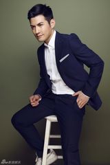 组图：严屹宽写真迷幻魅惑 气质宛如黑夜骑士