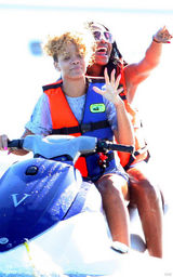 幻灯图集：蕾哈娜和新男友南加州惬意度假